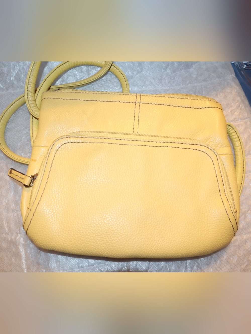 Tignanello Lined Pebbled Leather Butter Yellow Crossbody Bag Pockets Organizer - Picture 7 of 10